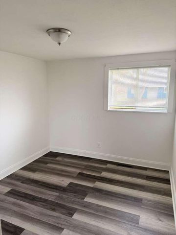 693 Maurine Drive, Columbus, OH 43228