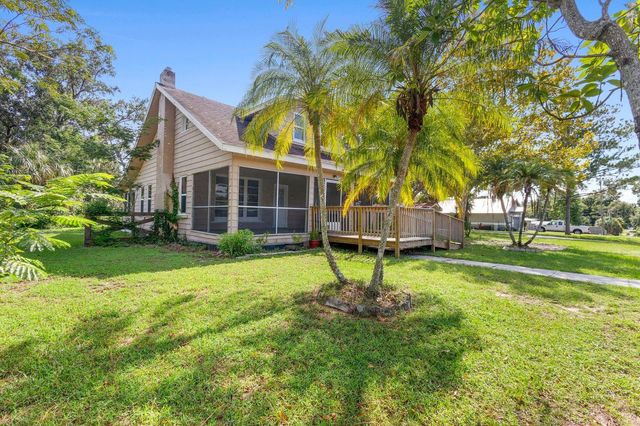 245 W MAGNOLIA STREET, Clermont, FL 34711