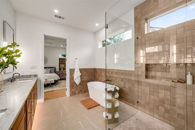 2410 N Prairie Avenue, Dallas, TX 75204