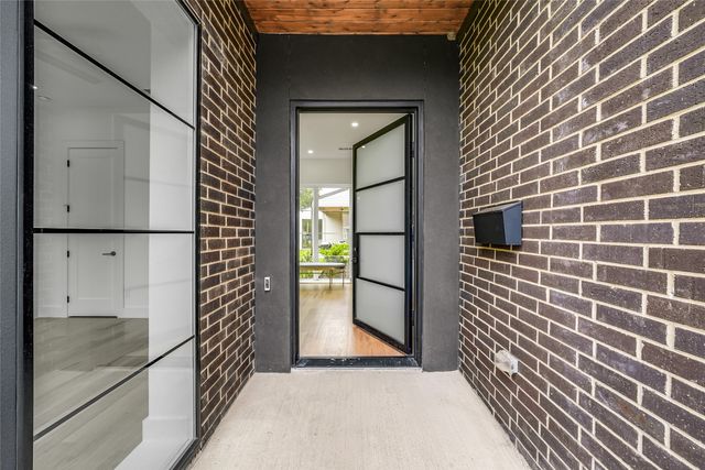 2410 N Prairie Avenue, Dallas, TX 75204