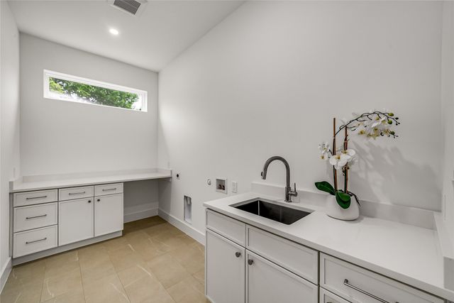 2410 N Prairie Avenue, Dallas, TX 75204