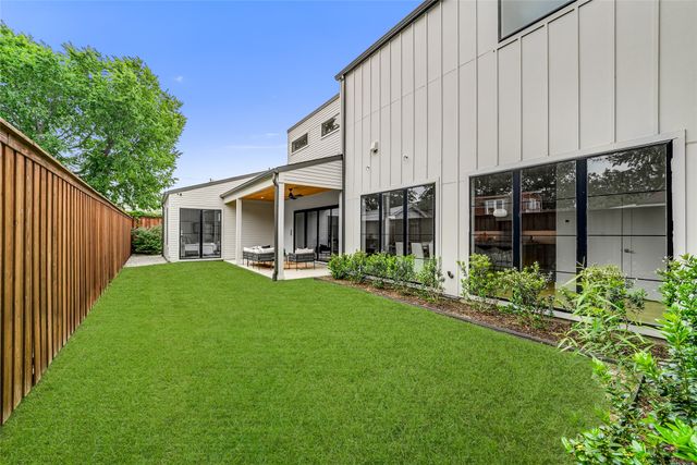 2410 N Prairie Avenue, Dallas, TX 75204