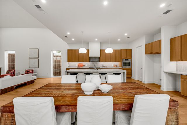 2410 N Prairie Avenue, Dallas, TX 75204