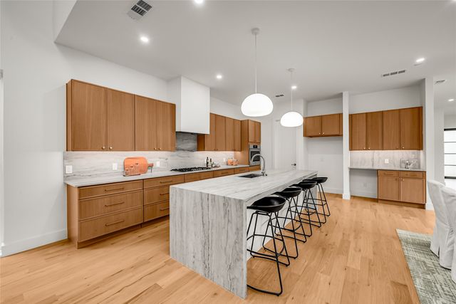 2410 N Prairie Avenue, Dallas, TX 75204