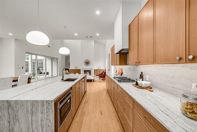 2410 N Prairie Avenue, Dallas, TX 75204