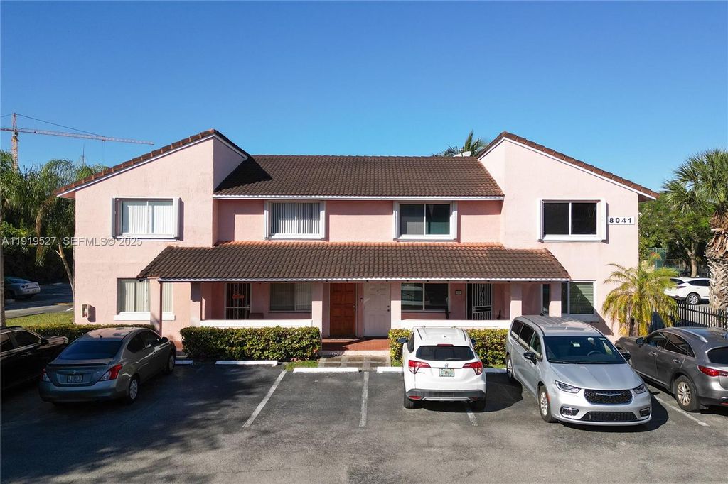 8041 Lake Dr 102, Doral, FL 33166