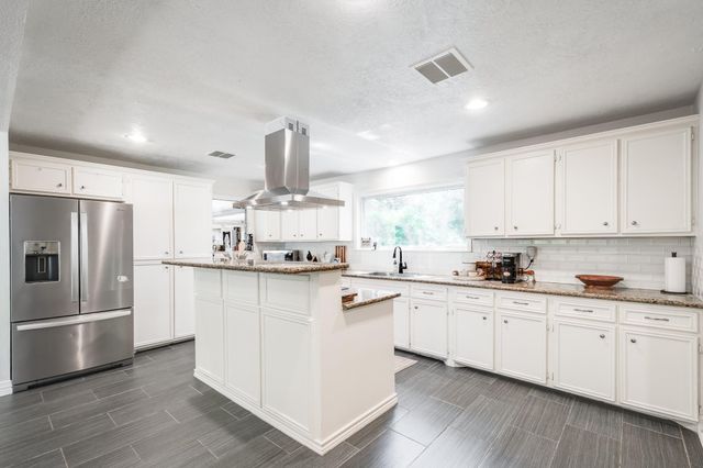 5907 Crosby Dayton Road, Crosby, TX 77532
