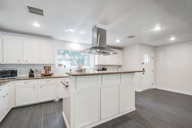 5907 Crosby Dayton Road, Crosby, TX 77532