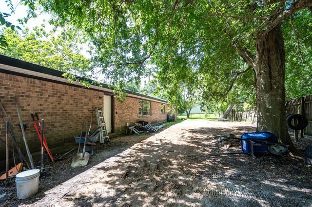 5907 Crosby Dayton Road, Crosby, TX 77532