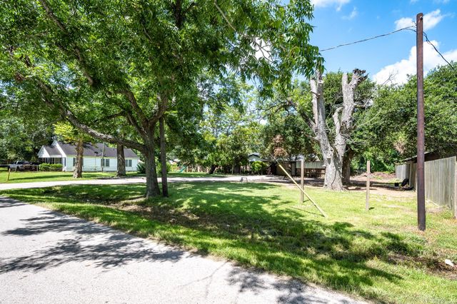 5907 Crosby Dayton Road, Crosby, TX 77532