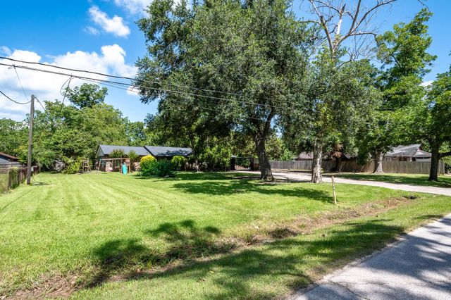 5907 Crosby Dayton Road, Crosby, TX 77532