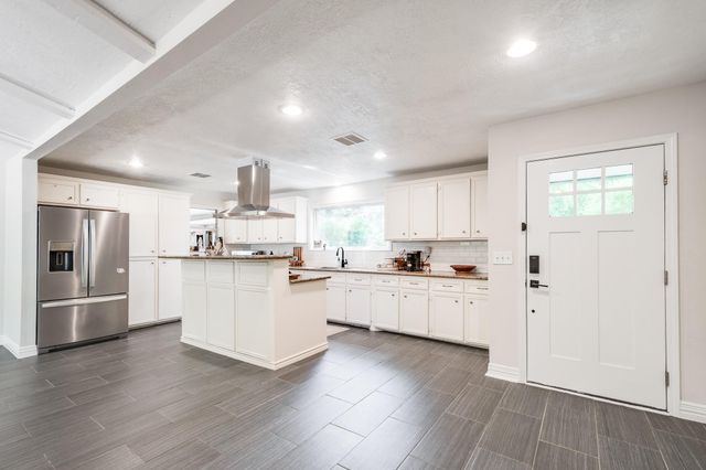 5907 Crosby Dayton Road, Crosby, TX 77532