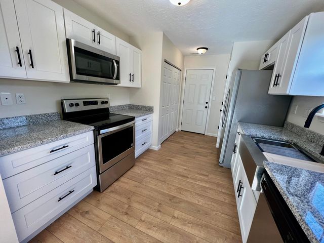 1996 Sandersville Road, Lexington, KY 40511