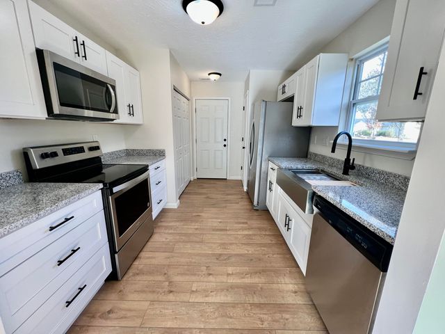 1996 Sandersville Road, Lexington, KY 40511