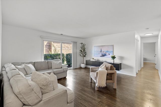727 Killarney Court 1C, Schaumburg, IL 60193
