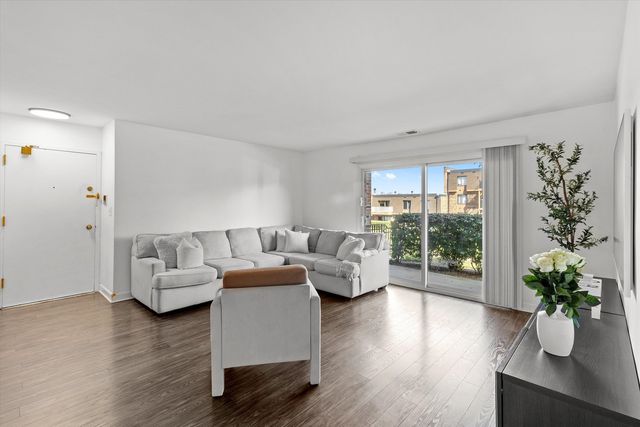727 Killarney Court 1C, Schaumburg, IL 60193