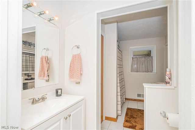 375 Sleepy Hollow Drive, Canfield, OH 44406