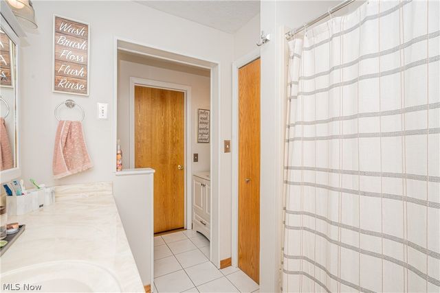 375 Sleepy Hollow Drive, Canfield, OH 44406