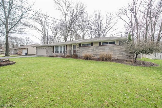 375 Sleepy Hollow Drive, Canfield, OH 44406