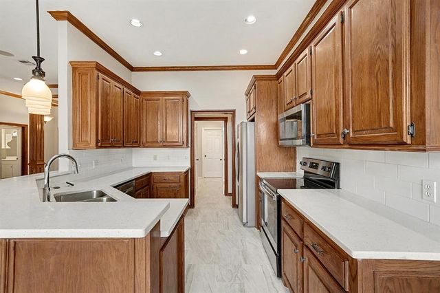 1921 E Cottonwood Terrace, Mustang, OK 73064