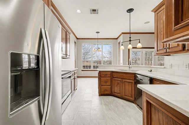 1921 E Cottonwood Terrace, Mustang, OK 73064