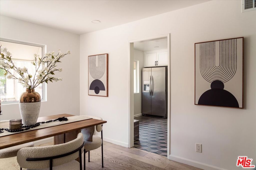 Image 12 of property listing at 9761 Via Pavia, Burbank, CA 91504