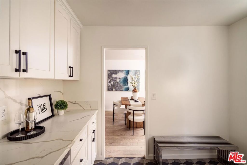 Image 15 of property listing at 9761 Via Pavia, Burbank, CA 91504