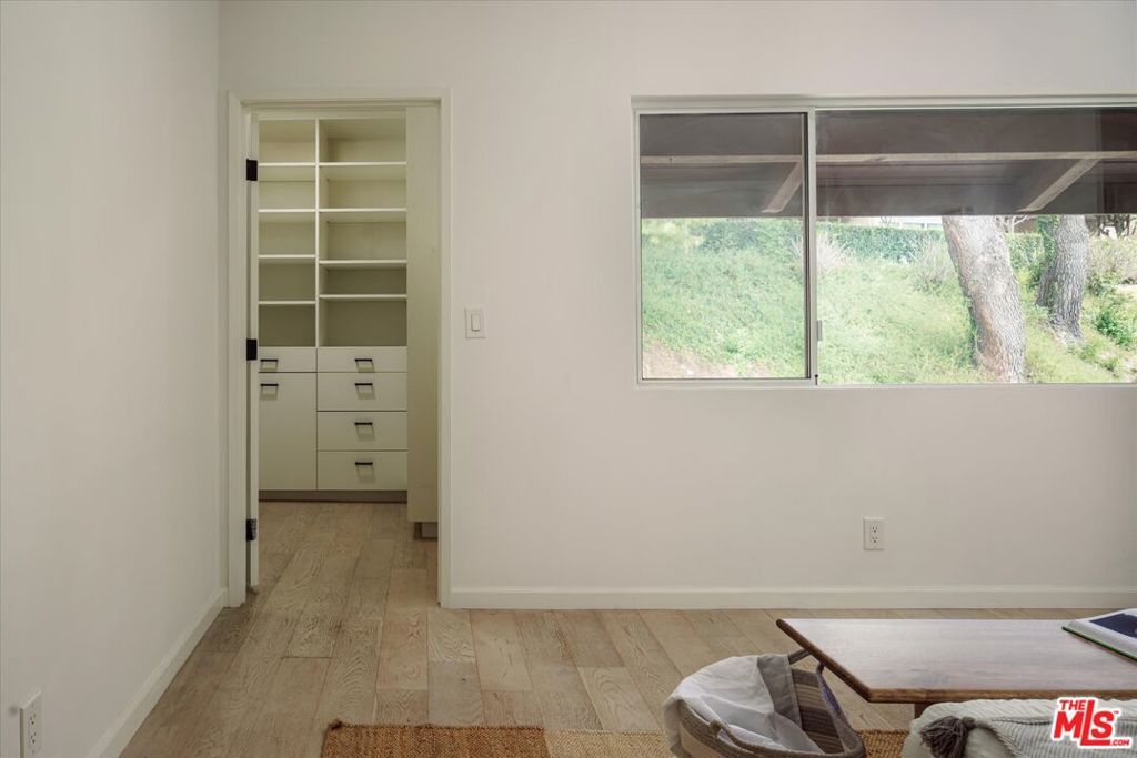 Image 19 of property listing at 9761 Via Pavia, Burbank, CA 91504