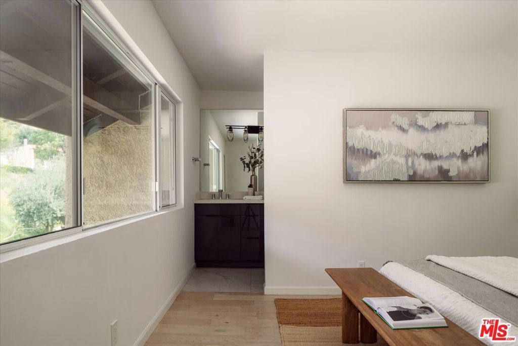 Image 21 of property listing at 9761 Via Pavia, Burbank, CA 91504