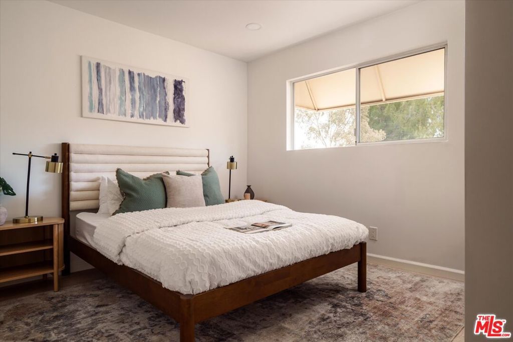 Image 25 of property listing at 9761 Via Pavia, Burbank, CA 91504