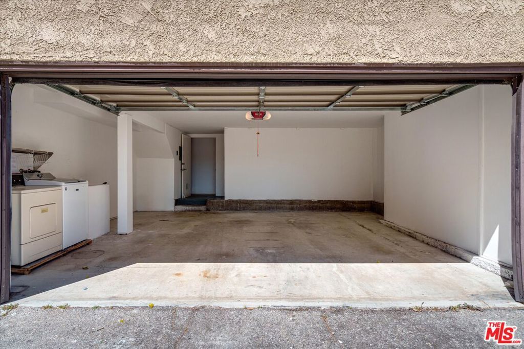 Image 30 of property listing at 9761 Via Pavia, Burbank, CA 91504