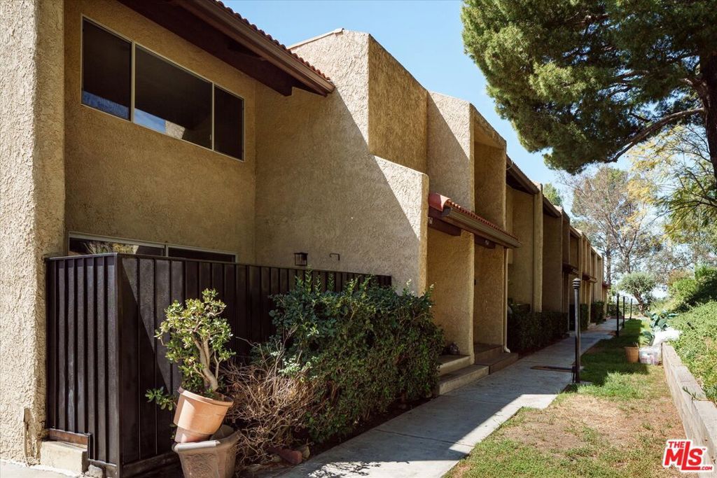 Image 31 of property listing at 9761 Via Pavia, Burbank, CA 91504