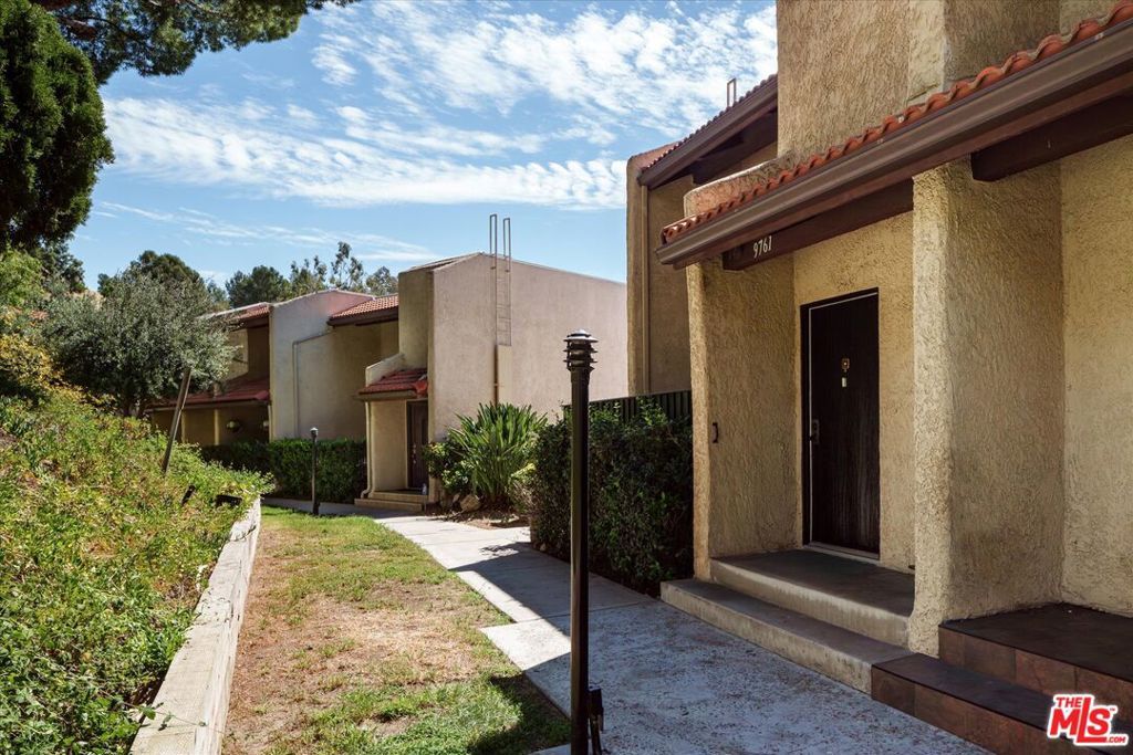 Image 32 of property listing at 9761 Via Pavia, Burbank, CA 91504