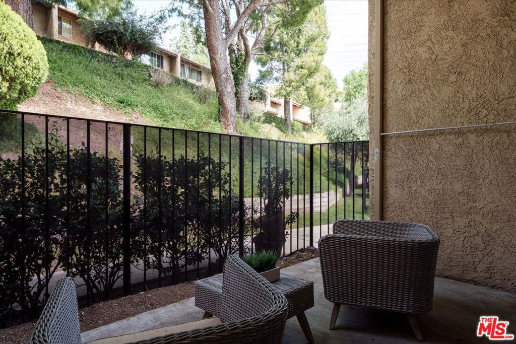 Image 4 of property listing at 9761 Via Pavia, Burbank, CA 91504