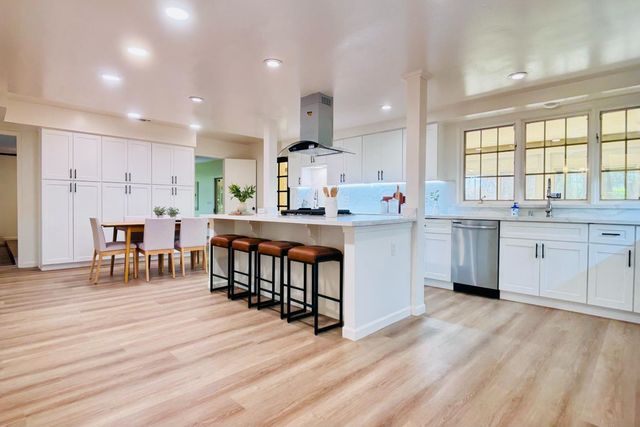 8155 N Fowler Avenue, Clovis, CA 93619
