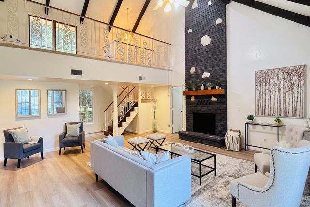 8155 N Fowler Avenue, Clovis, CA 93619