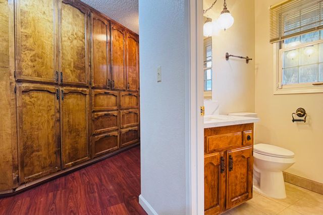 8155 N Fowler Avenue, Clovis, CA 93619