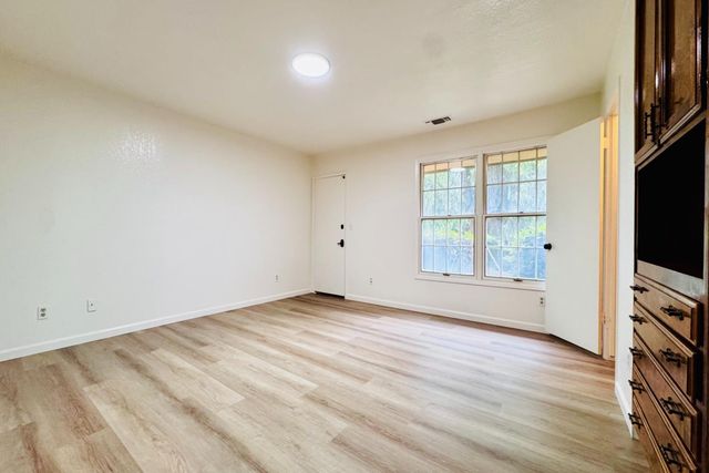 8155 N Fowler Avenue, Clovis, CA 93619