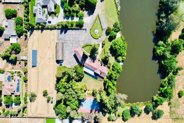 8155 N Fowler Avenue, Clovis, CA 93619