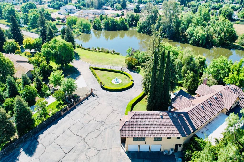 Image 1 of property listing at 8155 N Fowler Avenue, Clovis, CA 93619