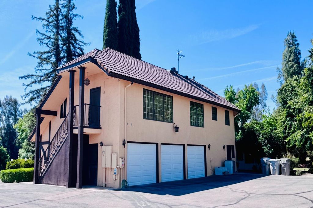 Image 10 of property listing at 8155 N Fowler Avenue, Clovis, CA 93619