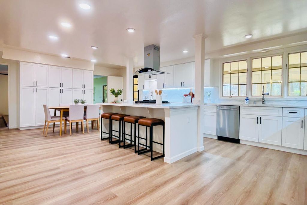 Image 18 of property listing at 8155 N Fowler Avenue, Clovis, CA 93619