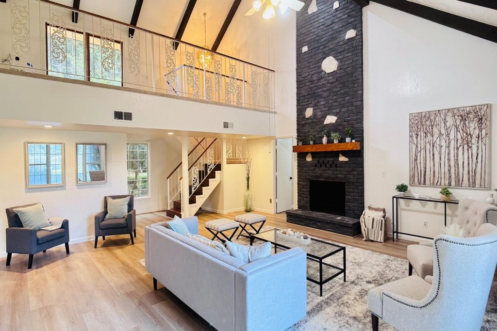 Image 31 of property listing at 8155 N Fowler Avenue, Clovis, CA 93619