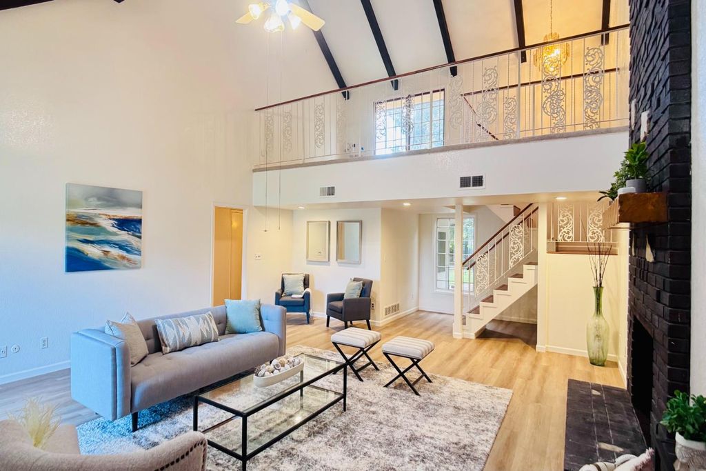 Image 32 of property listing at 8155 N Fowler Avenue, Clovis, CA 93619