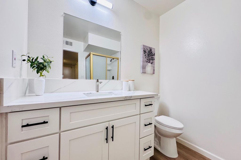 Image 36 of property listing at 8155 N Fowler Avenue, Clovis, CA 93619