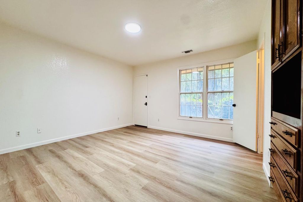 Image 38 of property listing at 8155 N Fowler Avenue, Clovis, CA 93619