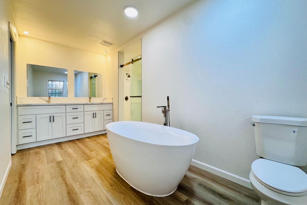 Image 46 of property listing at 8155 N Fowler Avenue, Clovis, CA 93619