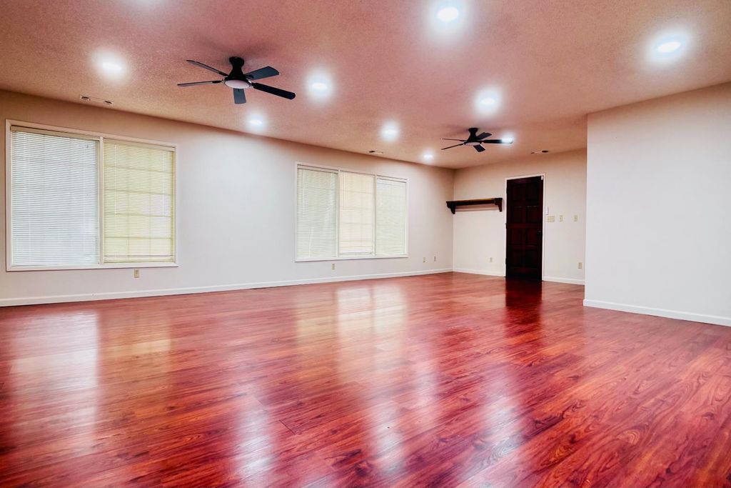 Image 48 of property listing at 8155 N Fowler Avenue, Clovis, CA 93619