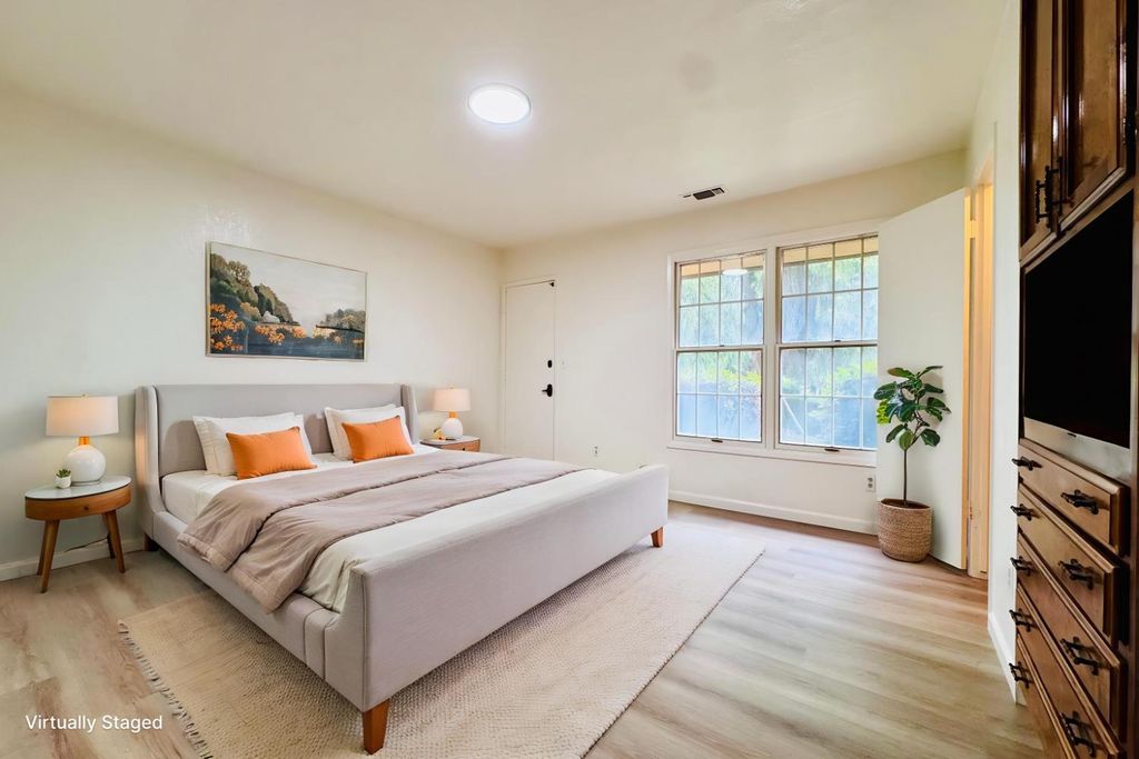 Image 50 of property listing at 8155 N Fowler Avenue, Clovis, CA 93619