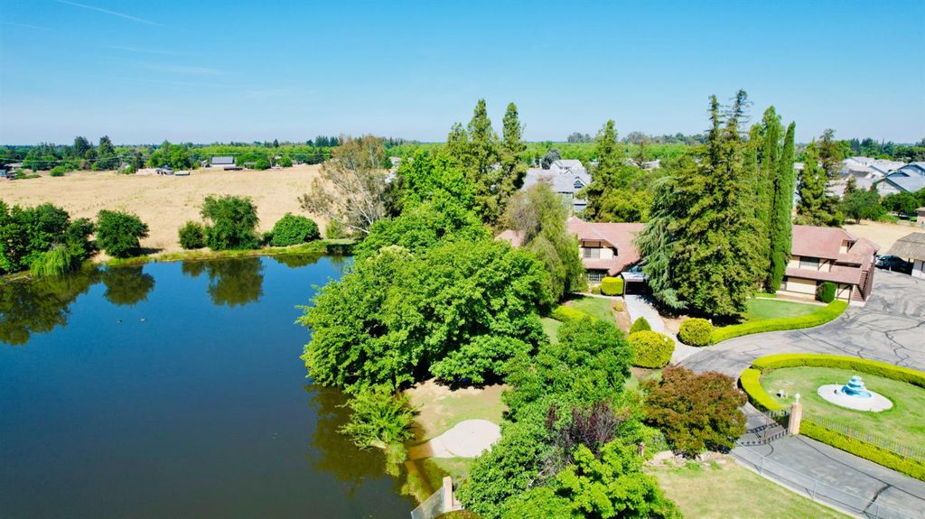 Image 58 of property listing at 8155 N Fowler Avenue, Clovis, CA 93619